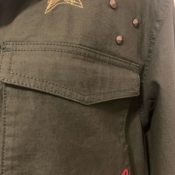 Divided by H& M army green jacket size 8. Gorgeous with unique decals - Picture 3 of 8